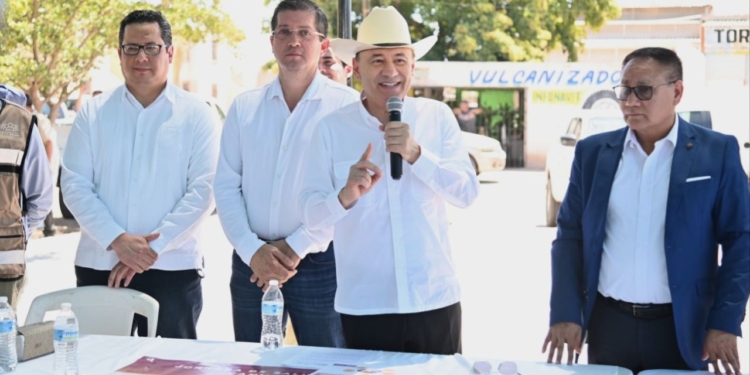 ACOMPAÑA GOBERNADOR A LOCATARIOS EN SUPERVISIÓN DE MODERNIZACIÓN DEL MERCADO MUNICIPAL EN NAVOJOA