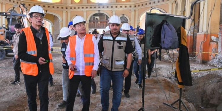 ACOMPAÑA GOBERNADOR A LOCATARIOS EN SUPERVISIÓN DE OBRAS DE REHABILITACIÓN DEL MERCADO MUNICIPAL EN HERMOSILLO
