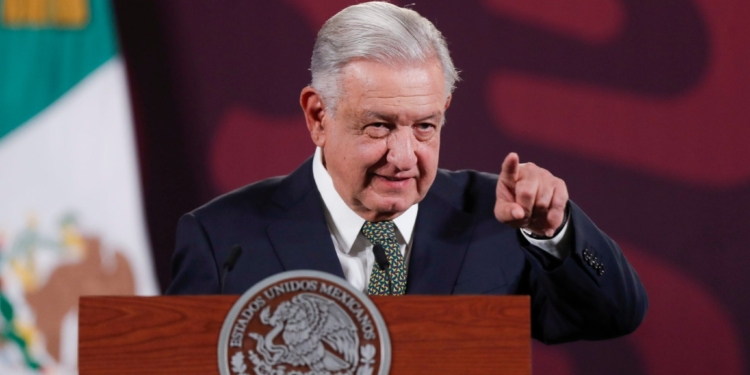 LÓPEZ OBRADOR ACUSA A ECUADOR DE “EXCESO DE FUERZA” EN LA EXPULSIÓN DE LA EMBAJADORA