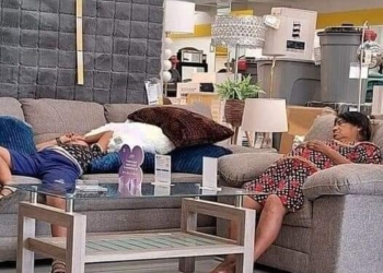 FAMILIA SE REFUGIA EN MUEBLERIA