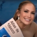 JENNIFER LÓPEZ ANUNCIA SU LLEGADA A MÉXICO CON UN ¿ATLAS DE PRIMARIA EN MANO?