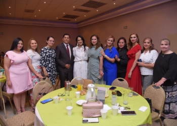 FESTEJA AYUNTAMIENTO A MÁS DE 800 MADRES TRABAJADORAS EN SU DÍA