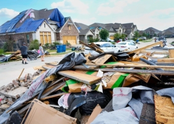 TORNADO EN IOWA MATA A VARIAS PERSONAS Y DEVASTA UN PUEBLO ENTERO