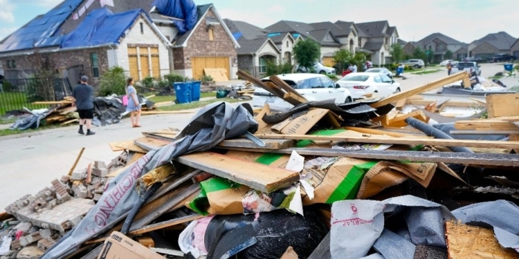 TORNADO EN IOWA MATA A VARIAS PERSONAS Y DEVASTA UN PUEBLO ENTERO
