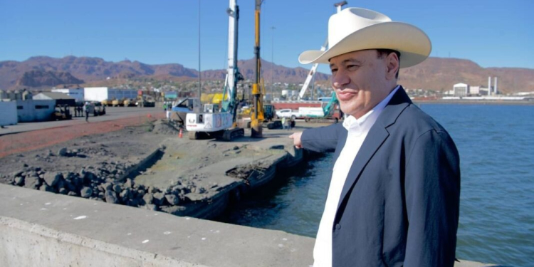 ANUNCIA GOBERNADOR DURAZO PLAN PILOTO DE FORD PARA ENVÍO DE VEHÍCULOS POR EL PUERTO DE GUAYMAS