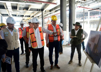 BENEFICIA GOBERNADOR DURAZO A NAVOJOENSES CON ENTREGA DE BECAS Y ACCIONES DE SALUD