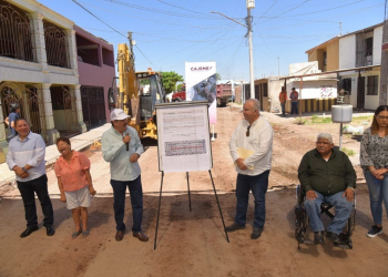 DA LAMARQUE CANO BANDERAZO A PAVIMENTACIÓN EN CALLE VALLE DEL SOYA