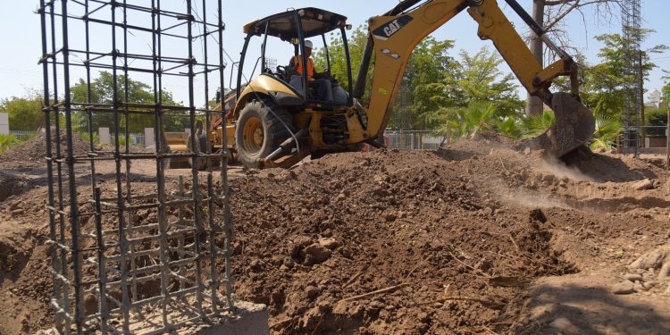 SUPERVISA PRESIDENTE OBRA DE CONSTRUCCIÓN DE PARQUE RECREATIVO Y CENTRO COMUNITARIO EN LA COLONIA CHAPULTEPEC