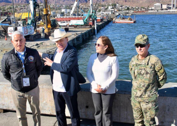 INICIARÁ GOBERNADOR DURAZO PLAN PILOTO PARA ENVÍO DE VEHÍCULOS DE FORD POR PUERTO DE GUAYMAS