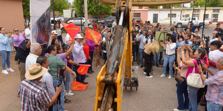PONE EN MARCHA PRESIDENTE PAVIMENTACIÓN DE CALLE JALISCO EN NUEVA ESPERANZA