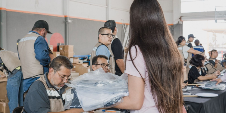 ALCANZA DISTRIBUCIÓN DE UNIFORMES ESCOLARES 58 MUNICIPIOS EN SONORA: GOBERNADOR ALFONSO DURAZO