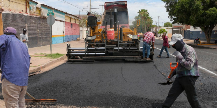SUPERVISA LAMARQUE CANO OBRAS PARA EL RESCATE DE VIALIDADES EN CAJEME