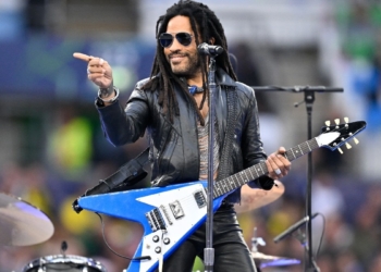 LENNY KRAVITZ LE “PONE UNA GUITARRA” AL ÁNGEL DE LA INDEPENDENCIA