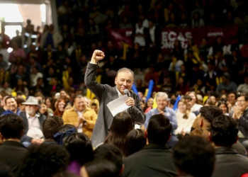 GOBERNADOR DURAZO BENEFICIA A ESTUDIANTES CON PRESUPUESTO HISTÓRICO EN SONORA