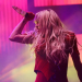 KESHA PRESENTÓ SU PRIMERA CANCIÓN COMO ARTISTA INDEPENDIENTE CON UN CUCHILLO EN LA MANO