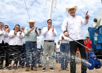 GOBERNADOR DURAZO LLEVA ATENCIÓN MÉDICA DE CALIDAD A LA COLORADA