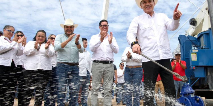 GOBERNADOR DURAZO LLEVA ATENCIÓN MÉDICA DE CALIDAD A LA COLORADA