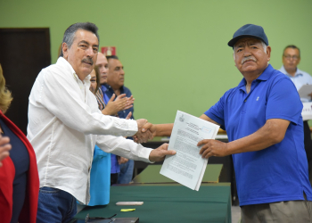 OTORGA PRESIDENTE MUNICIPAL CERTEZA JURÍDICA A 150 FAMILIAS DE VARIAS COLONIAS