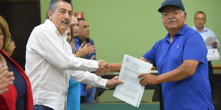 OTORGA PRESIDENTE MUNICIPAL CERTEZA JURÍDICA A 150 FAMILIAS DE VARIAS COLONIAS