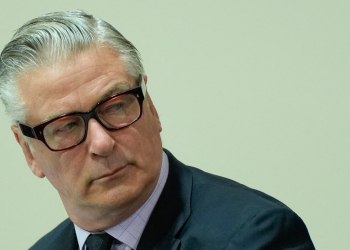 JUICIO DE ALEC BALDWIN POR HOMICIDIO INVOLUNTARIO ES ANULADO POR SUPRESIÓN DE PRUEBAS