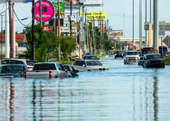 VAN OCHO MUERTOS POR “BERYL” EN EE.UU.; CONTINÚA EL APAGÓN EN TEXAS
