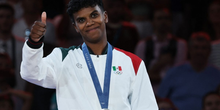 PRISCA AWITI ALCARAZ SE CUELGA LA MEDALLA DE PLATA EN JUDO