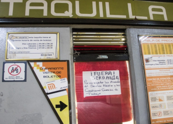 LLEGÁ LA ‘LADY TAQUILLA’ E INDIGNA A USUARIOS DEL METRO CDMX
