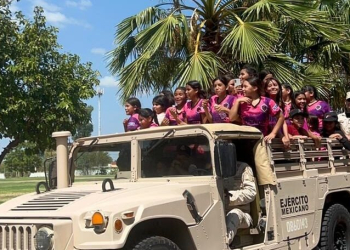 VISITAN NIÑOS DEL CAMPAMENTO DE VERANO DE BÁCUM, INSTALACIONES DEL 60 BATALLÓN DE INFANTERÍA