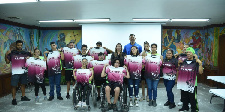 ENTREGAN A ‘TITANES’ DE DIF CAJEME CAMISETAS PARA COMPETENCIA ESTATAL