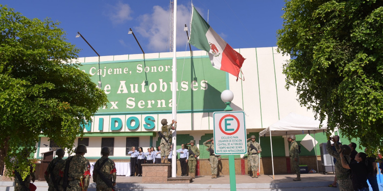 REALIZA GOBIERNO MUNICIPAL ABANDERAMIENTO E INCINERACIÓN DE LÁBARO PATRIO