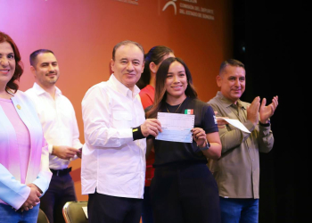 BENEFICIA GOBERNADOR DURAZO A 452 ATLETAS CON BECAS DEPORTIVAS