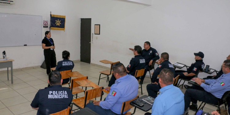 CAPACITAN A CORPORACIÓN POLICIAL EN PRIMEROS AUXILIOS PSICOLÓGICOS Y MANEJO DEL ESTRÉS