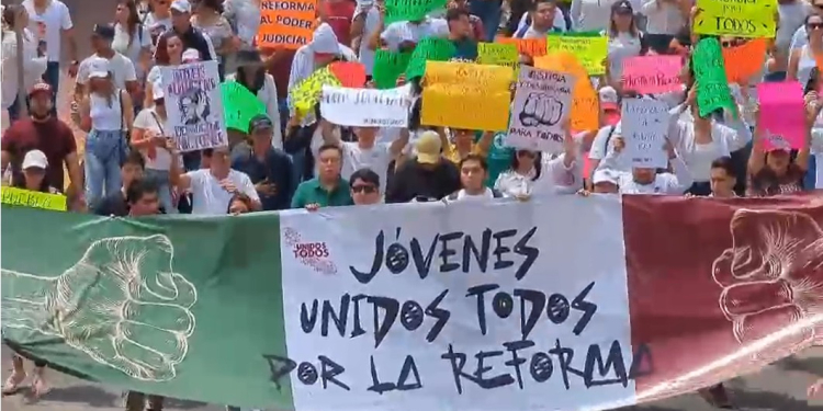 JÓVENES SE MOVILIZAN EN TODO EL PAÍS A FAVOR DE LA REFORMA AL PODER JUDICIAL