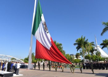 REALIZAN CEREMONIA DE IZAMIENTO DE BANDERA POR INICIO DEL MES PATRIO