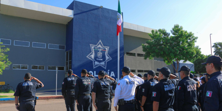 RECIBE SSPM INICIO DE MES PATRIO CON LUNES CÍVICO