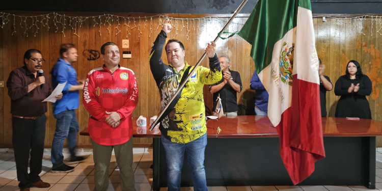 ABANDERAN A CONTINGENTE QUE PARTICIPARÁ EN EL CAMPEONATO MUNDIAL DE PESCA DEPORTIVA