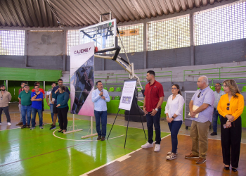 DA BANDERAZO ALCALDE A REMODELACIÓN DEL GIMNASIO MUNICIPAL MANUEL LIRA GARCÍA