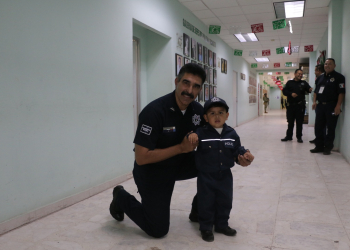 VISITA MATEO UN PEQUEÑO HÉROE EL EDIFICIO DE LA CORPORACIÓN POLICIAL EN CAJEME