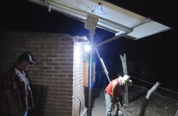 LLEVAN ENERGÍA ELÉCTRICA CON PANELES SOLARES A COMUNIDADES Y RANCHERÍAS DE CAJEME