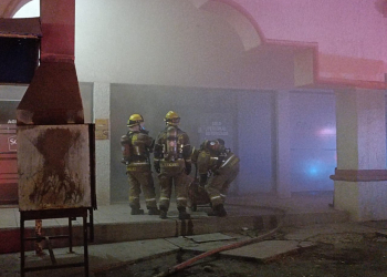 BOMBEROS DE CAJEME CONTROLAN INCENDIO EN LOCAL