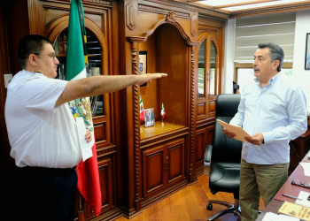 TOMA PROTESTA JAVIER LAMARQUE A TITULAR DEL DEPORTE Y RATIFICA AL COMANDANTE DE BOMBEROS