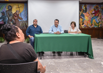 ATIENDE ALCALDE JAVIER LAMARQUE A CONDUCTORES DE PLATAFORMA
