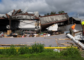 COMO TORMENTA TROPICAL, AVANZA FRANCINE POR EL SUR DE EU; DEJA SIN ELECTRICIDAD A 400 MIL USUARIOS