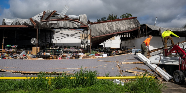 COMO TORMENTA TROPICAL, AVANZA FRANCINE POR EL SUR DE EU; DEJA SIN ELECTRICIDAD A 400 MIL USUARIOS