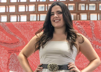 ‘ME TRAICIONARON LOS NERVIOS’: CAMILA FERNÁNDEZ DA SU VERSIÓN TRAS EQUIVOCARSE EN EL HIMNO NACIONAL