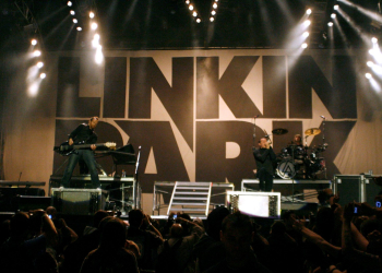 LINKIN PARK REGRESA CON NUEVA VOCALISTA, DISCO Y GIRA TRAS LA MUERTE DE CHESTER BENNINGTON