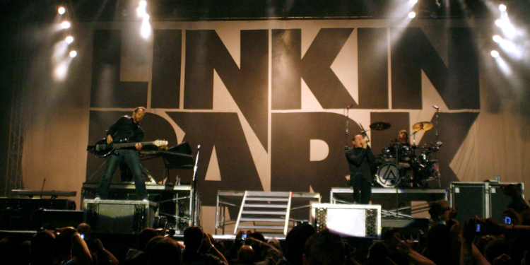 LINKIN PARK REGRESA CON NUEVA VOCALISTA, DISCO Y GIRA TRAS LA MUERTE DE CHESTER BENNINGTON