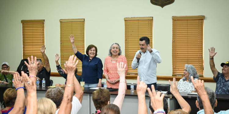 REFRENDA ALCALDE JAVIER LAMARQUE LAZOS CON LA ASOCIACIÓN DE JUBILADOS Y PENSIONADOS DEL AYUNTAMIENTO