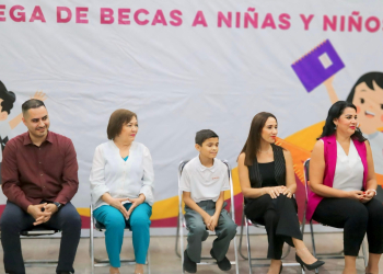 ENTREGAN BECAS GOBIERNO MUNICIPAL Y ESTATAL A NIÑAS Y NIÑOS DE CAJEME