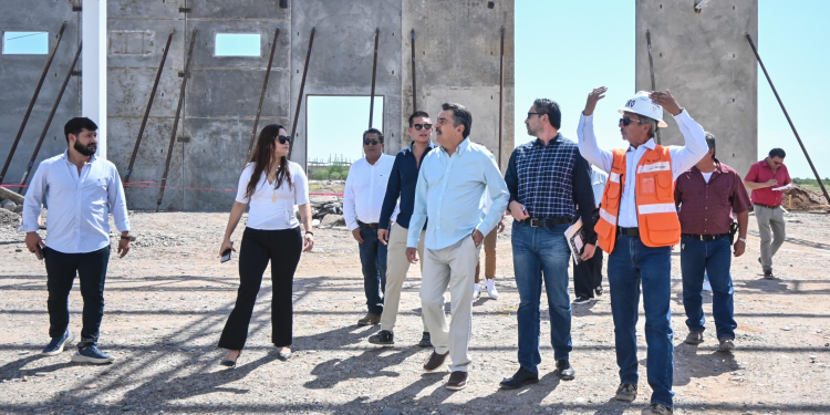 ALCALDE JAVIER LAMARQUE SUPERVISA LA PRIMERA DE 20 NAVES DEL PARQUE INDUSTRIAL Y LOGÍSTICO SKYBRIDGE SONORA